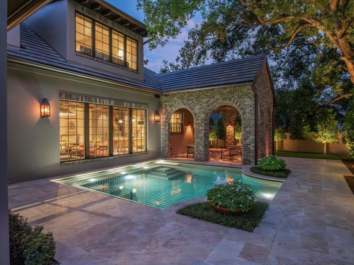 Image No.12-4 Bed Property for sale