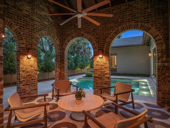 Image No.13-4 Bed Property for sale