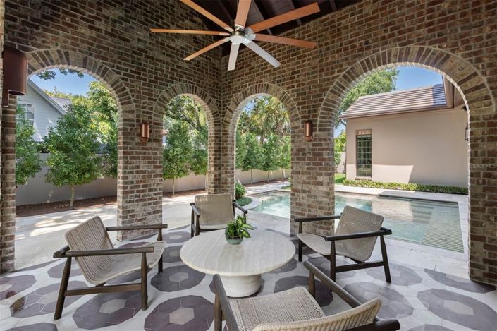 Image No.20-4 Bed Property for sale