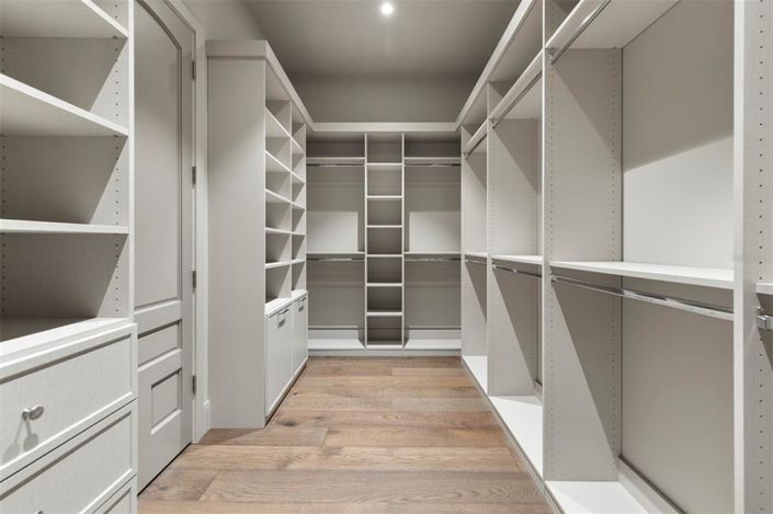 Image No.30-4 Bed Property for sale