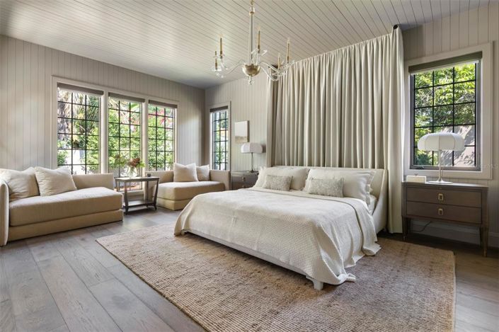 Image No.9-4 Bed Property for sale