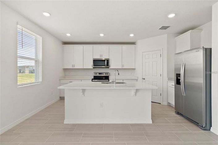 Image No.4-4 Bed Property for sale