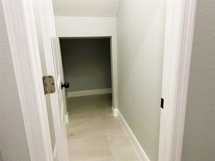 Image No.28-4 Bed Property for sale