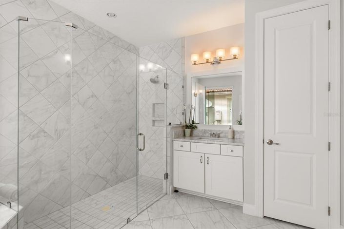 Image No.28-4 Bed Property for sale