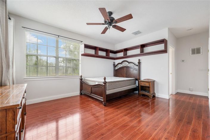 Image No.17-4 Bed Property for sale