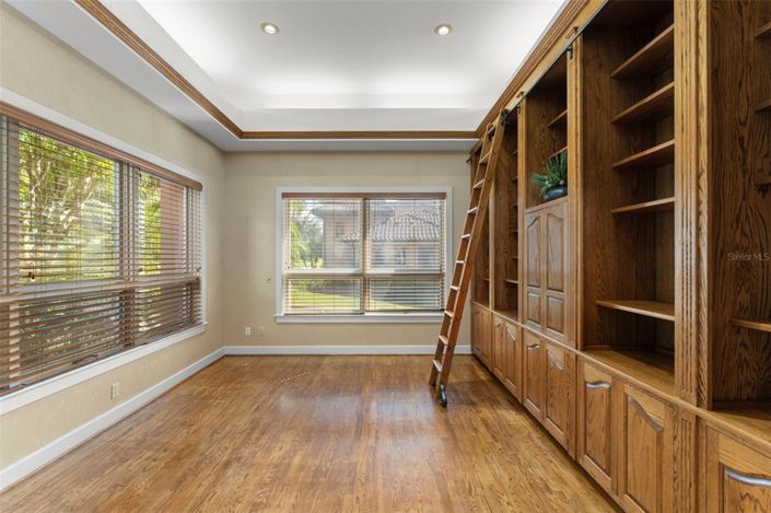 Image No.11-5 Bed Property for sale