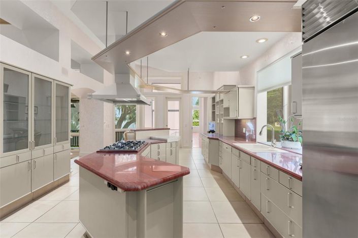 Image No.13-5 Bed Property for sale