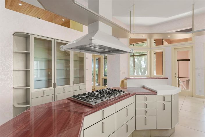 Image No.14-5 Bed Property for sale