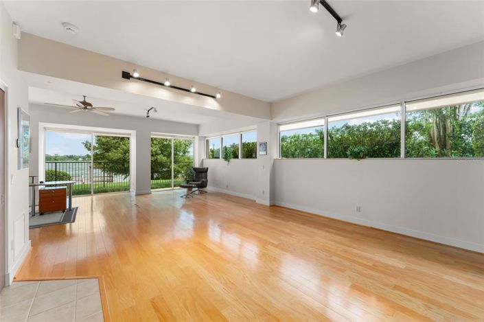 Image No.20-5 Bed Property for sale