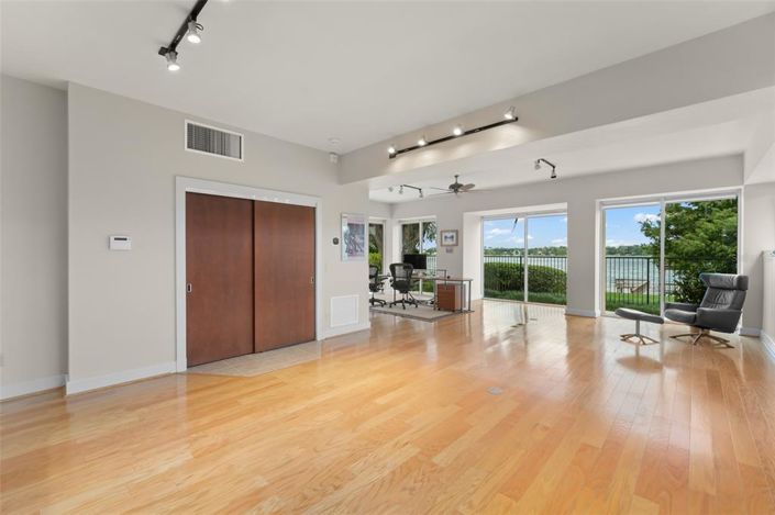 Image No.22-5 Bed Property for sale