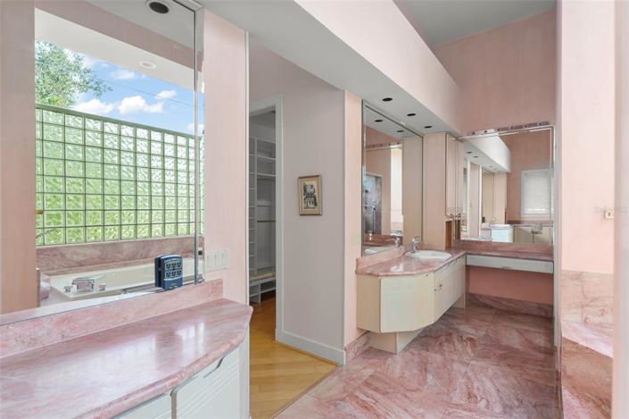 Image No.30-5 Bed Property for sale