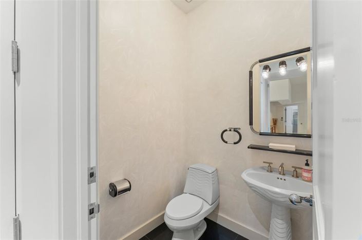 Image No.36-5 Bed Property for sale