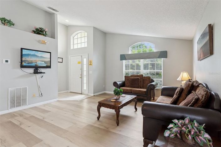 Image No.3-4 Bed Property for sale