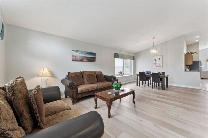 Image No.4-4 Bed Property for sale