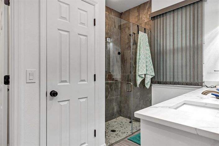 Image No.37-4 Bed Property for sale