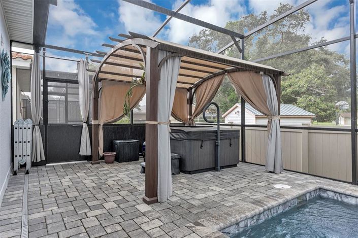 Image No.8-4 Bed Property for sale