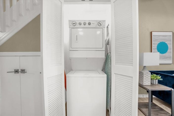 Image No.27-4 Bed Townhouse for sale