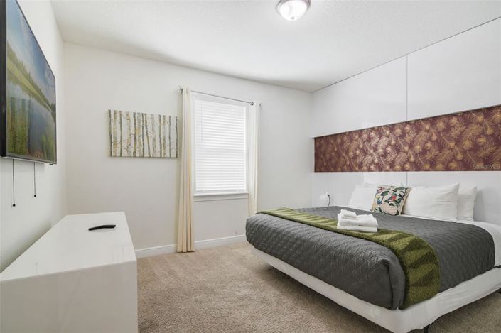 Image No.12-8 Bed Property for sale