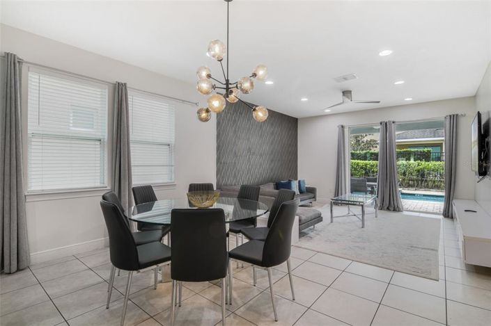 Image No.5-8 Bed Property for sale