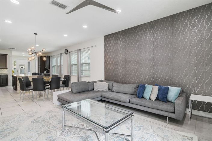 Image No.6-8 Bed Property for sale