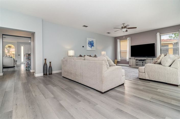 Image No.14-6 Bed Property for sale