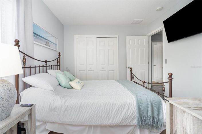 Image No.30-6 Bed Property for sale