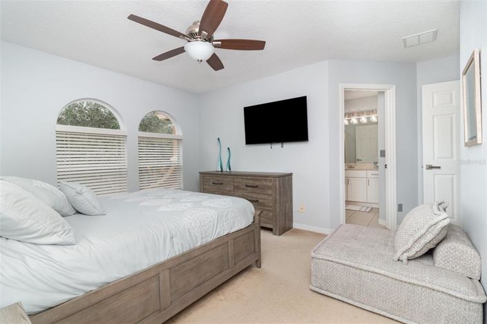 Image No.33-6 Bed Property for sale