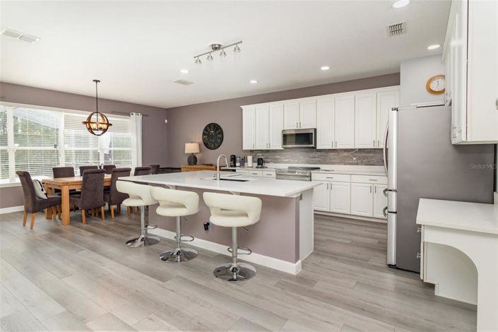 Image No.8-6 Bed Property for sale