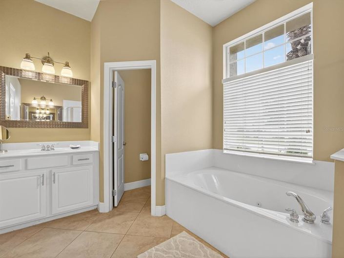 Image No.19-4 Bed Property for sale