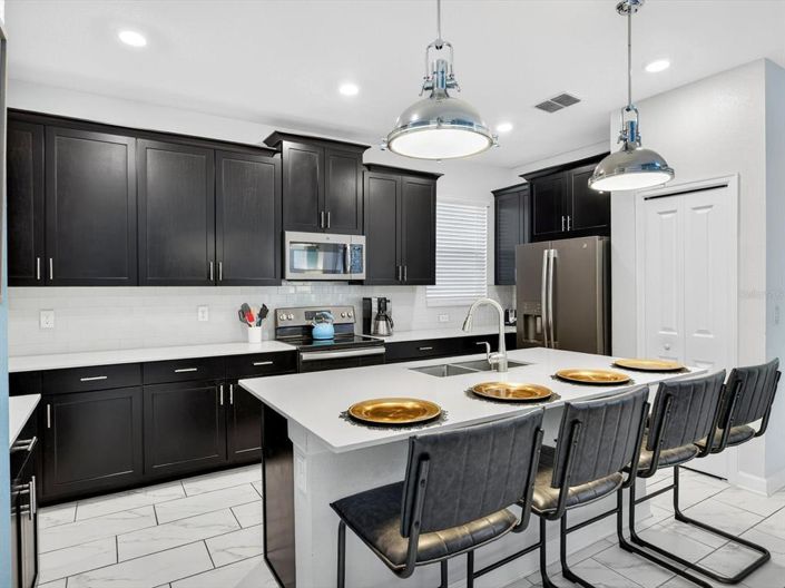 Image No.8-5 Bed Property for sale