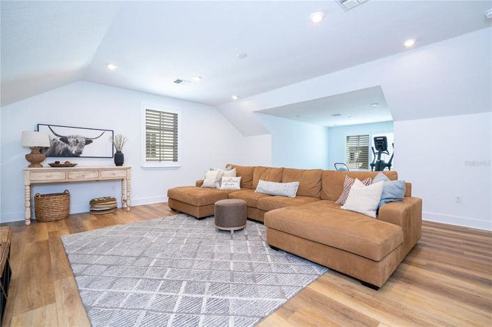 Image No.61-5 Bed Property for sale