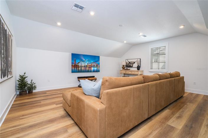 Image No.63-5 Bed Property for sale