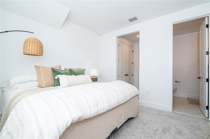 Image No.68-5 Bed Property for sale