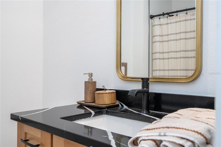 Image No.79-5 Bed Property for sale