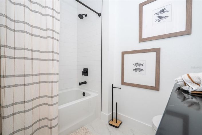 Image No.80-5 Bed Property for sale