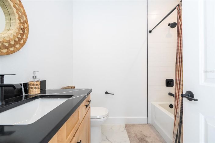 Image No.82-5 Bed Property for sale