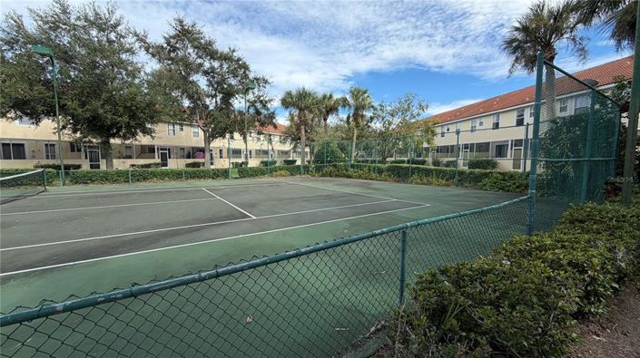 Image No.65-3 Bed Townhouse for sale