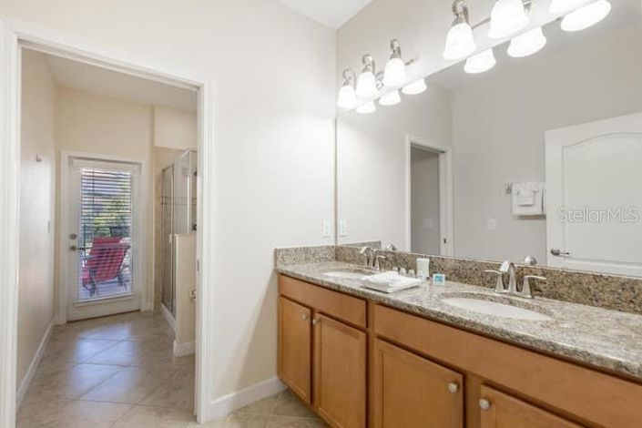 Image No.19-5 Bed Property for sale