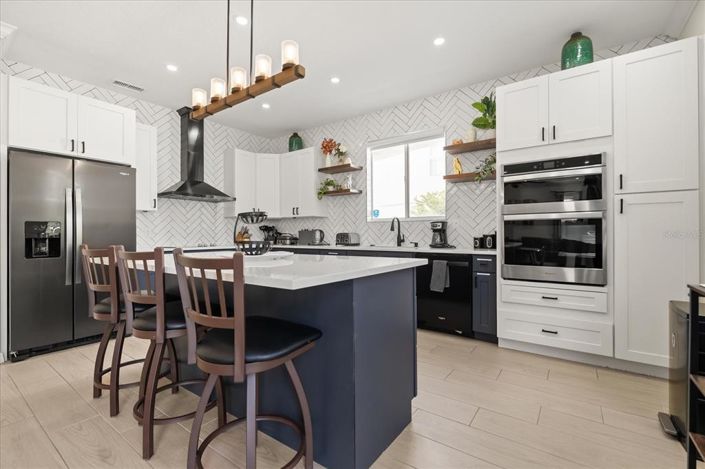 Image No.10-5 Bed Property for sale