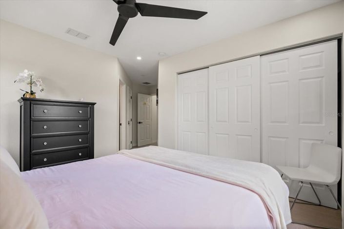 Image No.15-5 Bed Property for sale