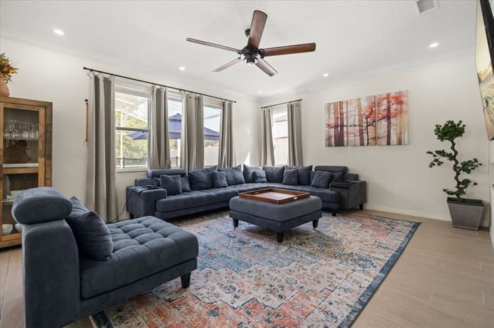 Image No.2-5 Bed Property for sale