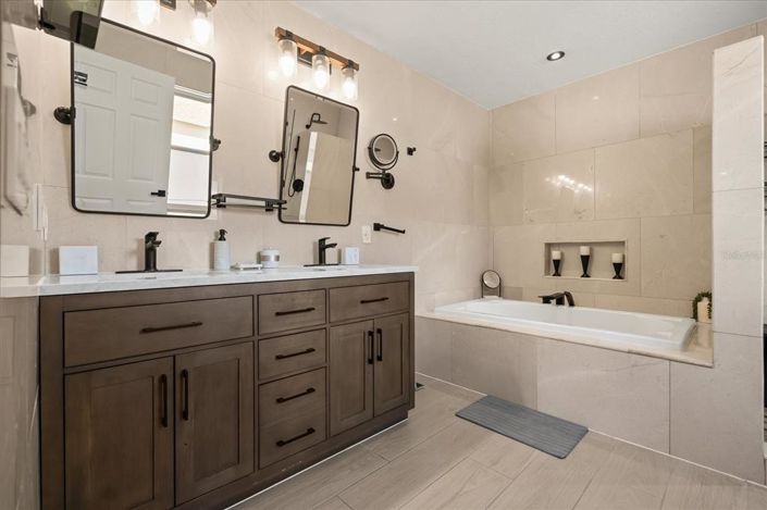 Image No.27-5 Bed Property for sale