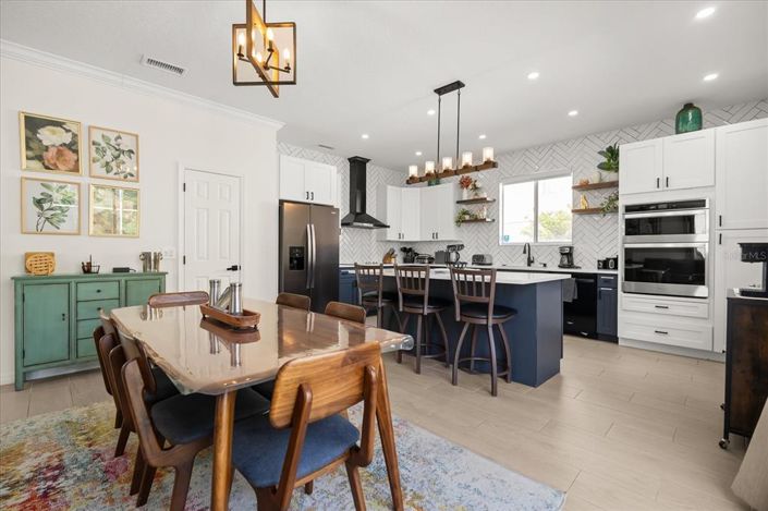 Image No.9-5 Bed Property for sale