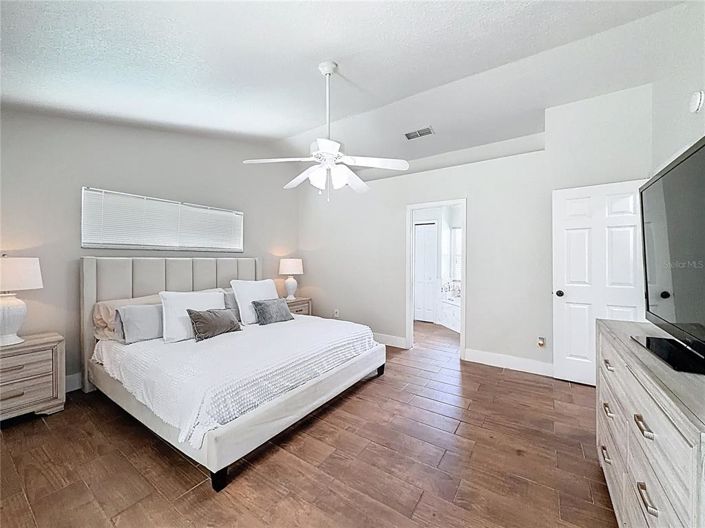 Image No.12-3 Bed Property for sale