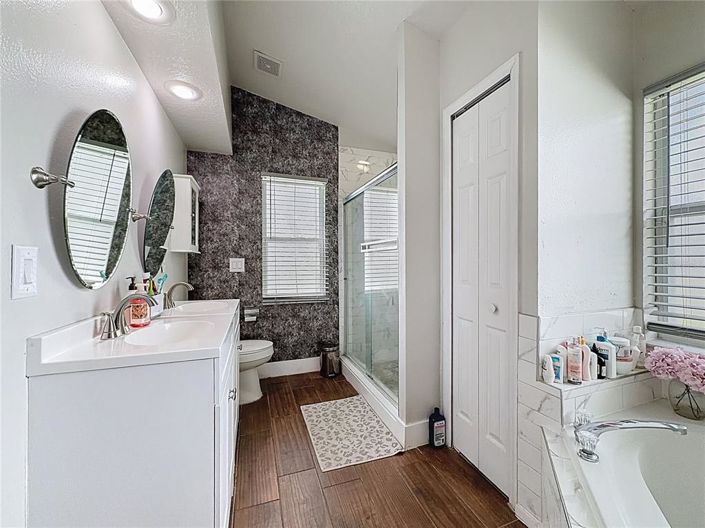 Image No.14-3 Bed Property for sale