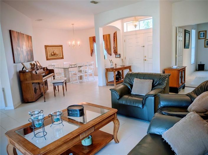 Image No.4-4 Bed Property for sale