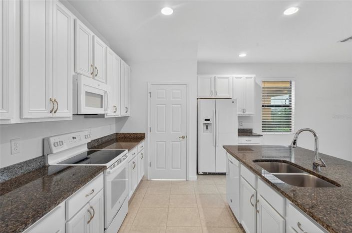 Image No.19-5 Bed Property for sale