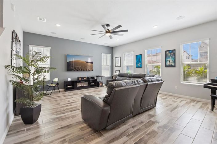 Image No.19-5 Bed Property for sale