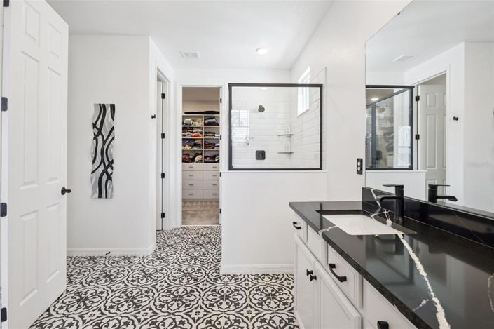 Image No.25-5 Bed Property for sale