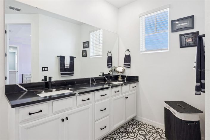 Image No.26-5 Bed Property for sale